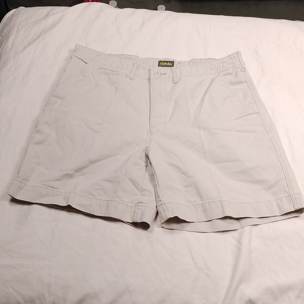 Cabela's men's beige shorts size 34x34